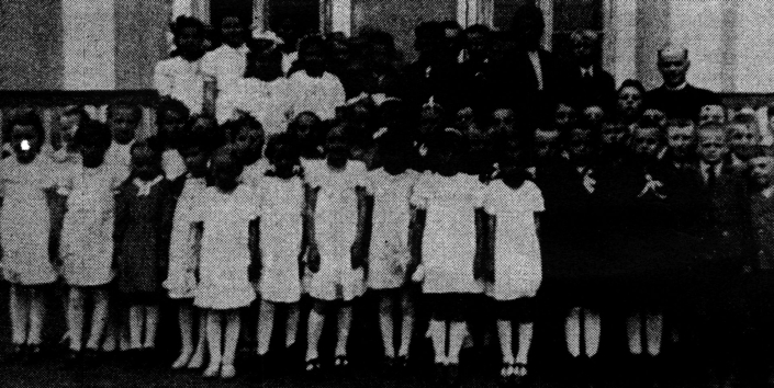 Nepříliš kvalitní fotografie žáků obecné školy - Přibenice / Mukoděly (Pschibenz / Mokotill), žáci ročník 1932, foto z roku 1938, zdroj: Heimatstube Podersam – Jechnitz in Kronach
