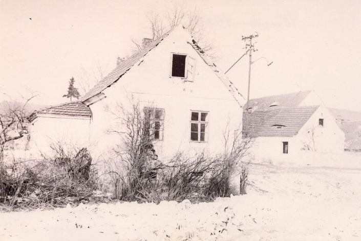 Pohled na Přibenice č.p. 29, kolem roku 1964, tehdejším majitelem byl Státní statek Petrohrad, později se stal majetkem rodiny Dýzlů, zdroj: Artur Dýzl