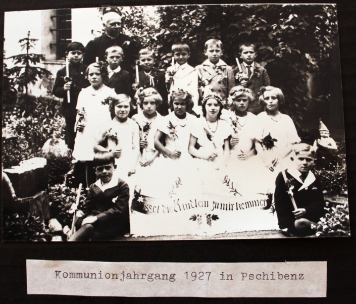 Svaté přijímání v Přibenicích, ročník 1927, zdroj: Heimatstube Podersam – Jechnitz in Kronach